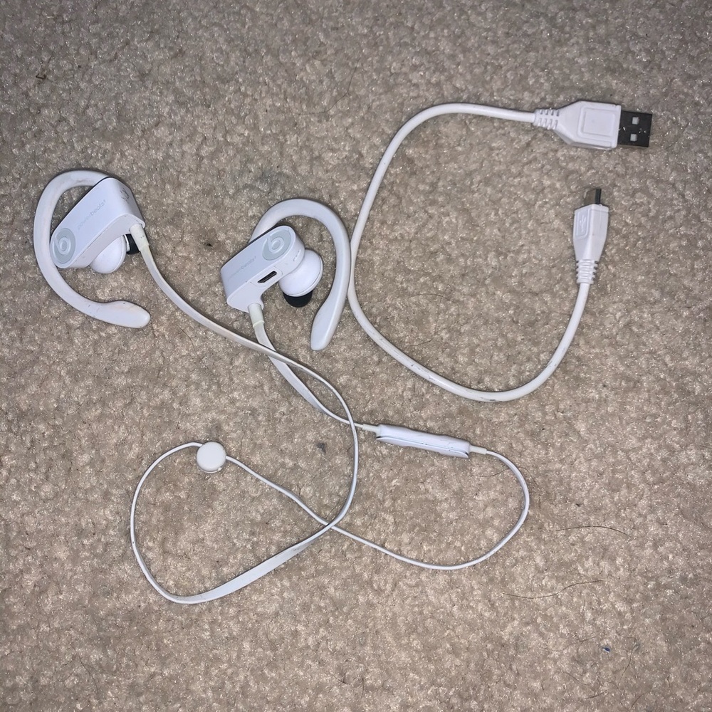 Beats wireless headphones white
